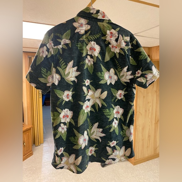 HOLLISTER FLORAL STRETCH BUTTON DOWN SHIRT - Picture 2 of 3